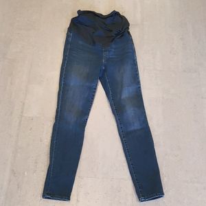 Madewell Maternity skinny jeans. Rip in back seam. Can be sewn and fixed